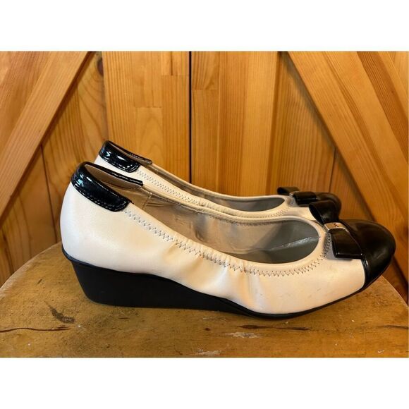 Anne Klein Sport Black Cream 1.75” Wedges Shoes Cap toe bow Size 7.5 Business Ca - Picture 1 of 8